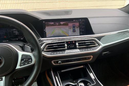 Metallic 2022 BMW X7 xDrive40i