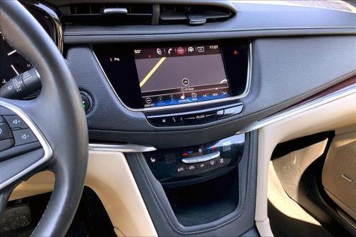 Crystal White Tri-Coat 2017 Cadillac XT5 Luxury