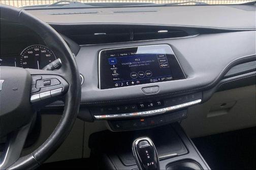 2022 Cadillac XT4 Premium Luxury