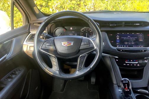 2022 Cadillac XT5 Premium Luxury