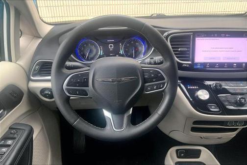2024 Chrysler Pacifica Touring-L