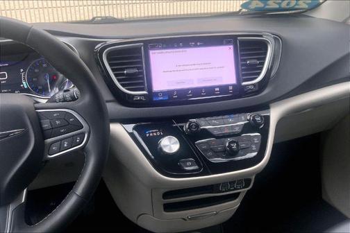 2024 Chrysler Pacifica Touring-L