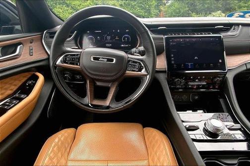 Diamond Black 2023 Jeep Grand Cherokee Summit