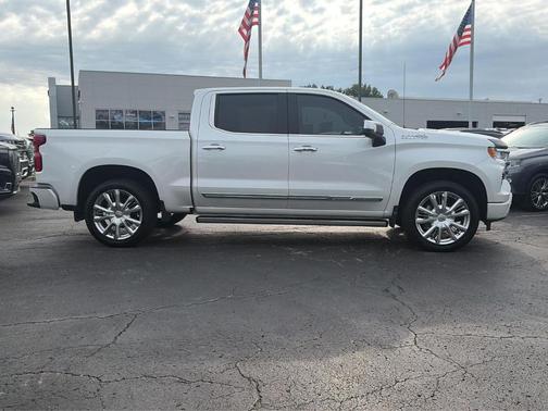 Iridescent Pearl Tricoat 2025 Chevrolet Silverado 1500 High Country