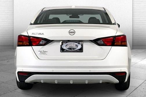 Pearl White Tri-Coat 2025 Nissan Altima SV