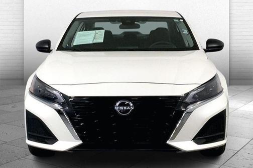 Pearl White Tri-Coat 2025 Nissan Altima SV