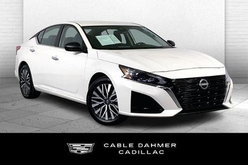 Pearl White Tri-Coat 2025 Nissan Altima SV