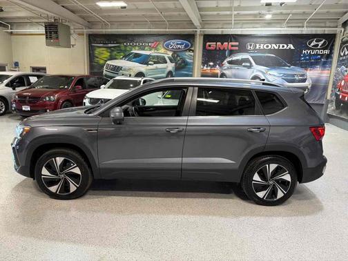 2024 Volkswagen Taos SE 4MOTION