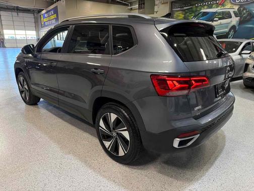 2024 Volkswagen Taos SE 4MOTION