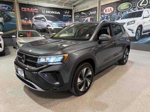 2024 Volkswagen Taos SE 4MOTION