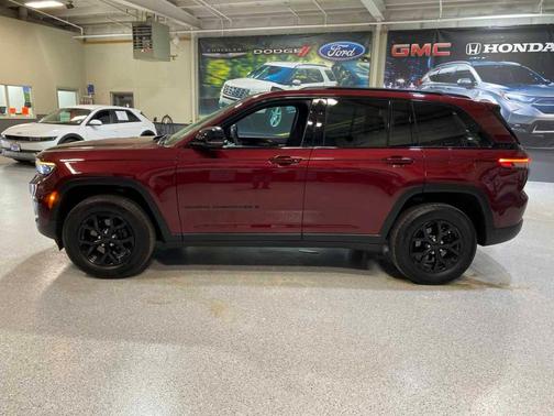 2025 Jeep Grand Cherokee Laredo