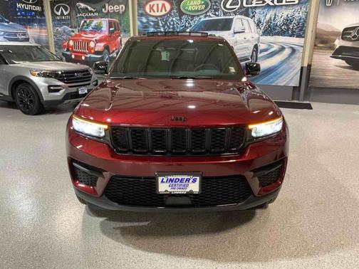 2025 Jeep Grand Cherokee Laredo