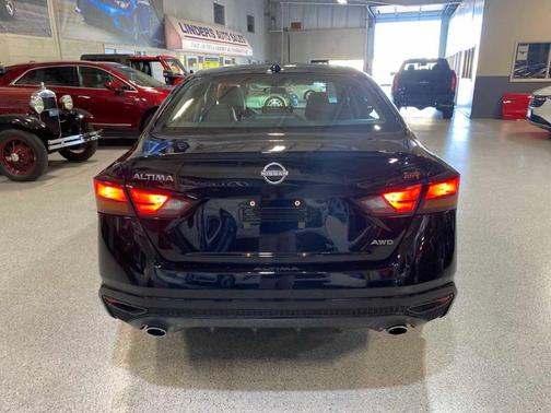 Super Black 2025 Nissan Altima SR