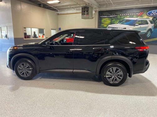 Black 2025 Nissan Pathfinder S