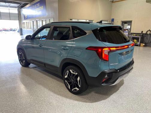 Blue 2024 Kia Seltos SX