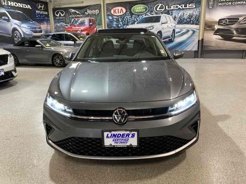 Platinum Gray Metallic 2025 Volkswagen Jetta 1.5T SE