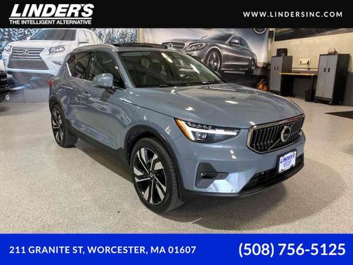 Thunder Gray Metallic 2023 Volvo XC40 B5 Ultimate Bright Theme