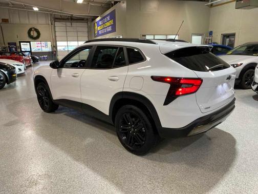 Summit White 2025 Chevrolet Trax ACTIV