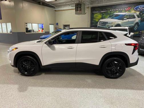 Summit White 2025 Chevrolet Trax ACTIV