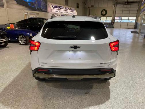 Summit White 2025 Chevrolet Trax ACTIV