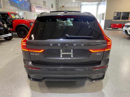 Thunder Gray Metallic 2023 Volvo XC60 B5 Plus Dark Theme