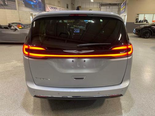 2024 Chrysler Pacifica Touring-L