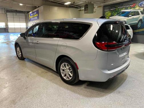 2024 Chrysler Pacifica Touring-L