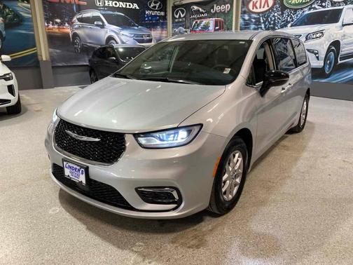 2024 Chrysler Pacifica Touring-L