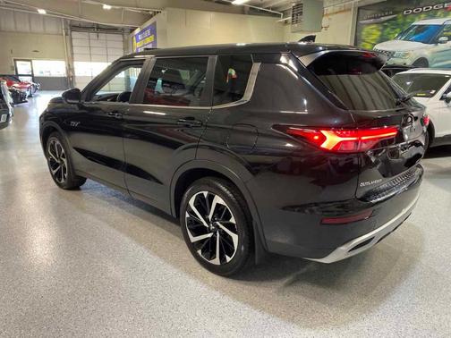2023 Mitsubishi Outlander PHEV SE