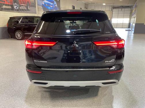 2023 Mitsubishi Outlander PHEV SE