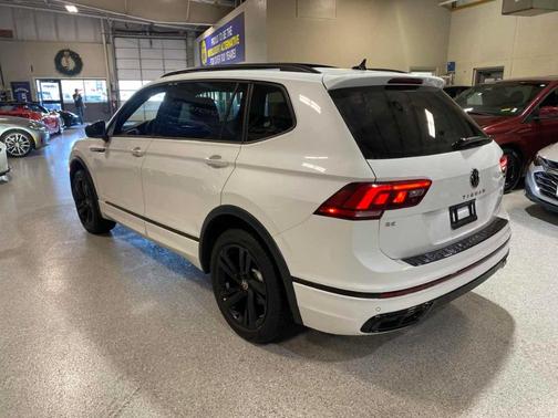 2024 Volkswagen Tiguan 2.0T SE R-Line Black