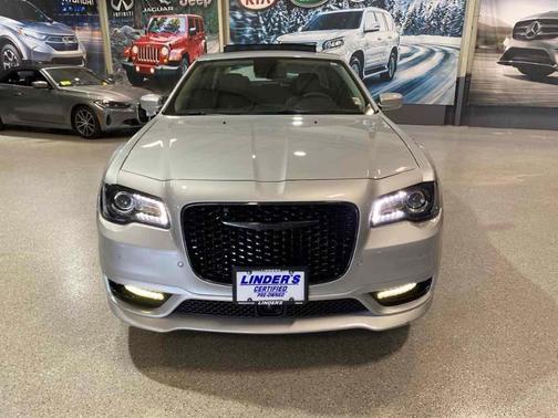 2023 Chrysler 300 Touring L