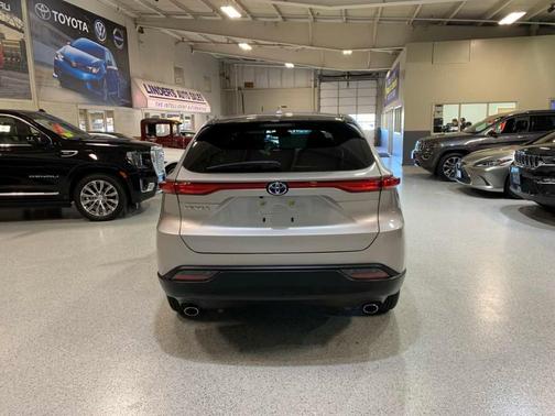 2024 Toyota Venza LE