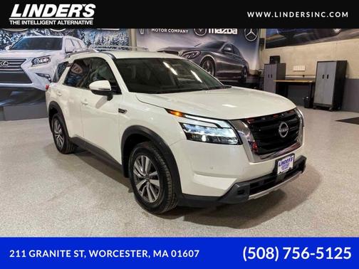 2023 Nissan Pathfinder SL