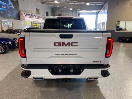 Summit White 2024 GMC Sierra 1500 AT4