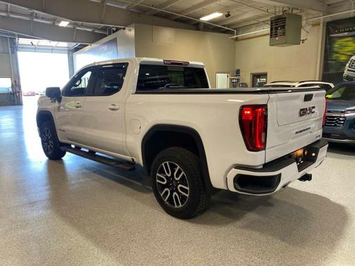 Summit White 2024 GMC Sierra 1500 AT4
