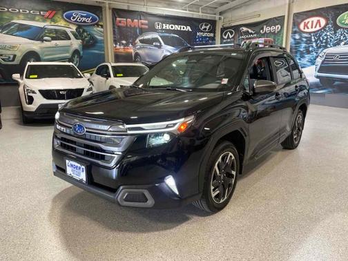 Crystal Black Silica 2025 Subaru Forester Limited