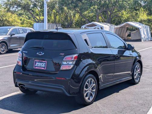 Mosaic Black Metallic 2020 Chevrolet Sonic FWD Hatchback LT 5-Door