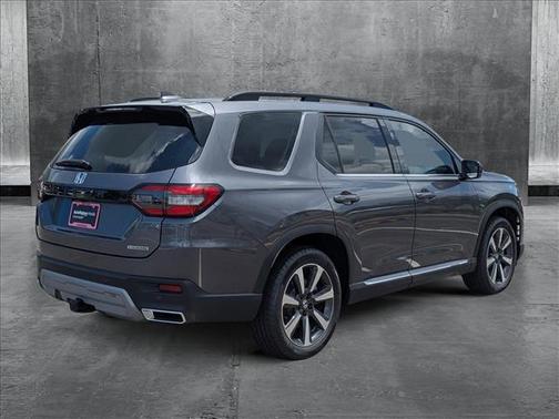 2025 Honda Pilot Touring 8-Passenger