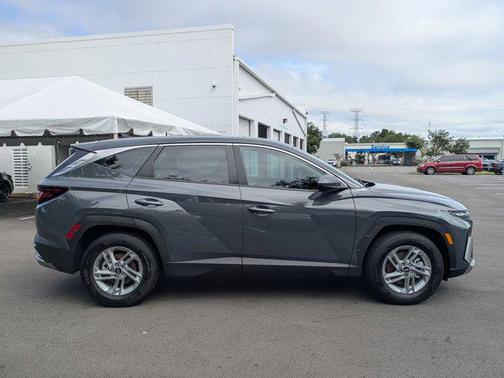 2025 Hyundai TUCSON SE