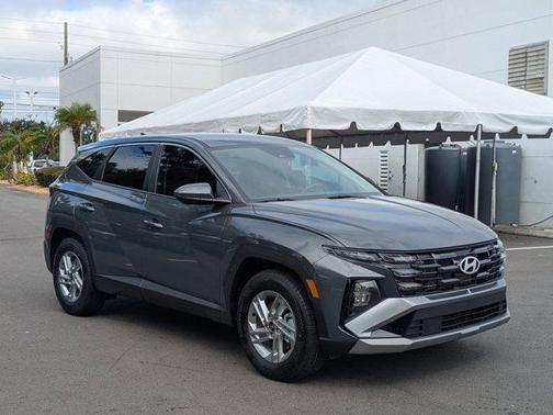 2025 Hyundai TUCSON SE