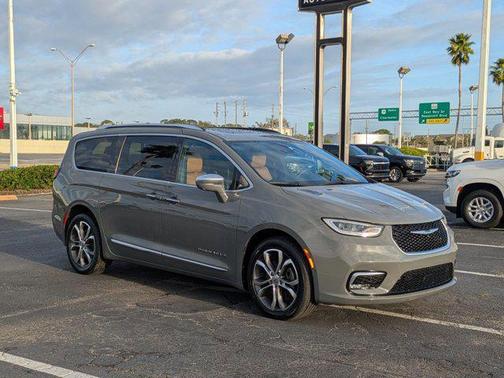 2022 Chrysler Pacifica L
