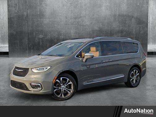 2022 Chrysler Pacifica L