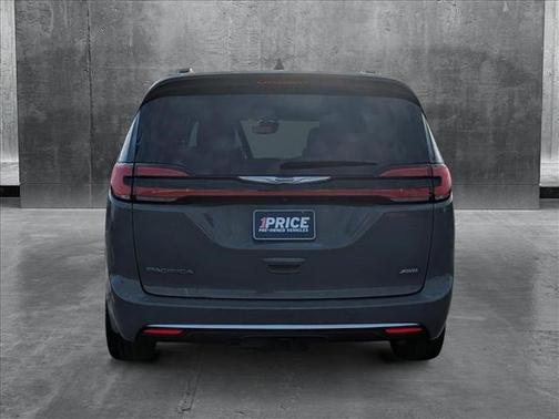 2022 Chrysler Pacifica L