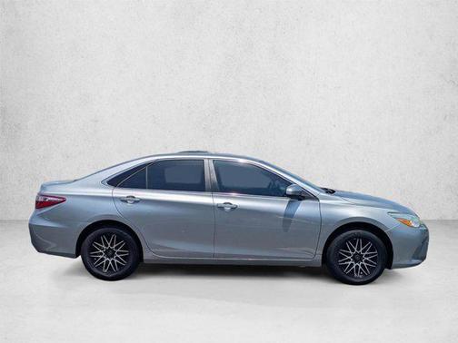 Celestial Silver Metallic 2017 Toyota Camry LE