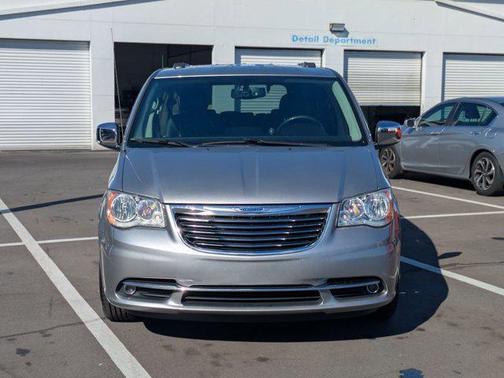 2016 Chrysler Town & Country Touring-L