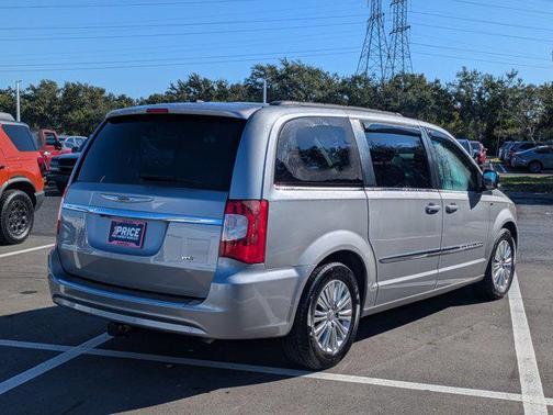 2016 Chrysler Town & Country Touring-L