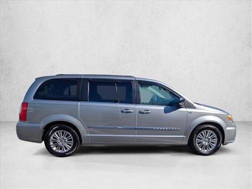 2016 Chrysler Town & Country Touring-L