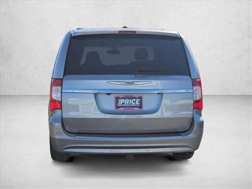 2016 Chrysler Town & Country Touring-L