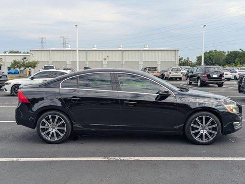 Onyx Black Metallic 2017 Volvo S60 Inscription T5